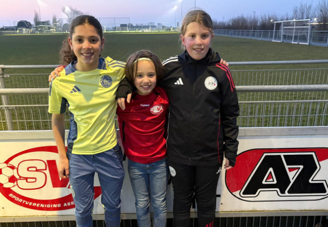 Vier SVA-speelsters lopen stage bij AZ Vrouwen